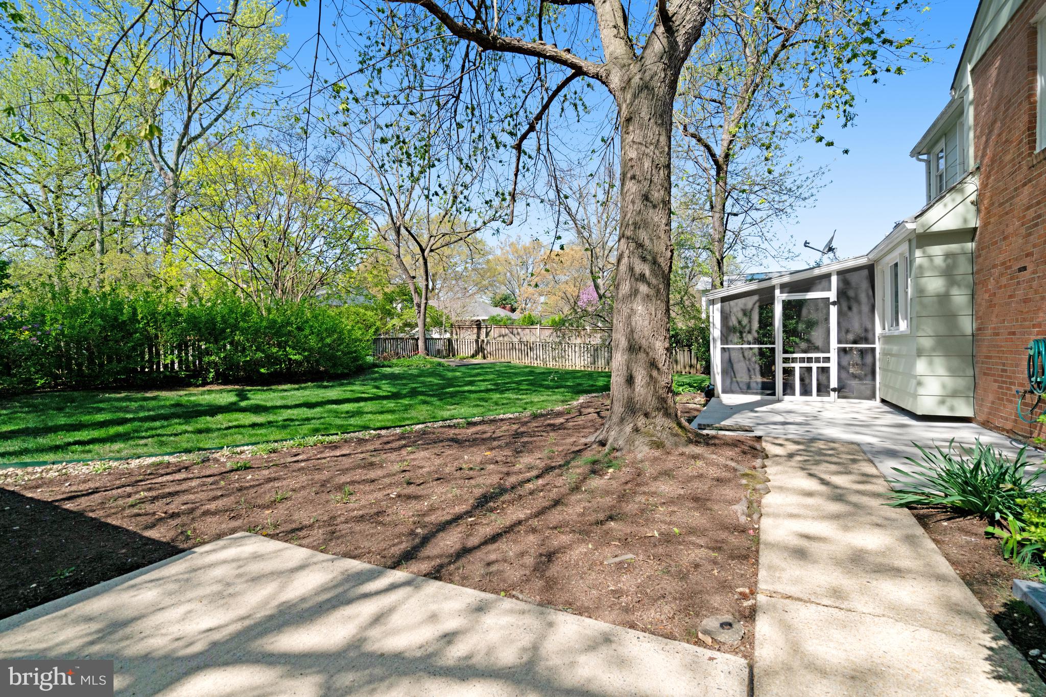 RIVERSIDE GARDENS - Residential