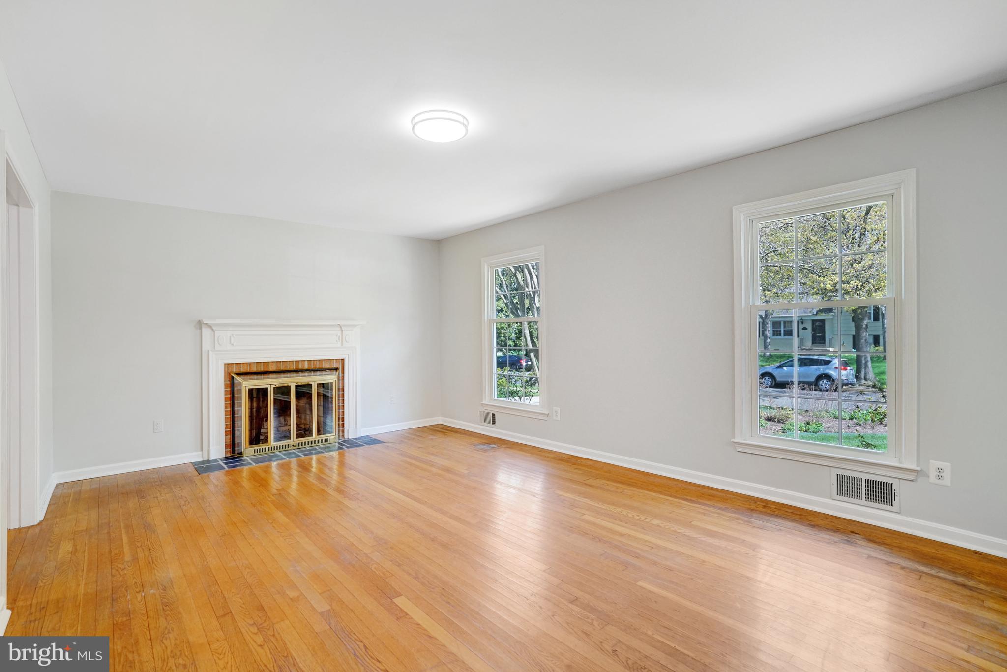 RIVERSIDE GARDENS - Residential