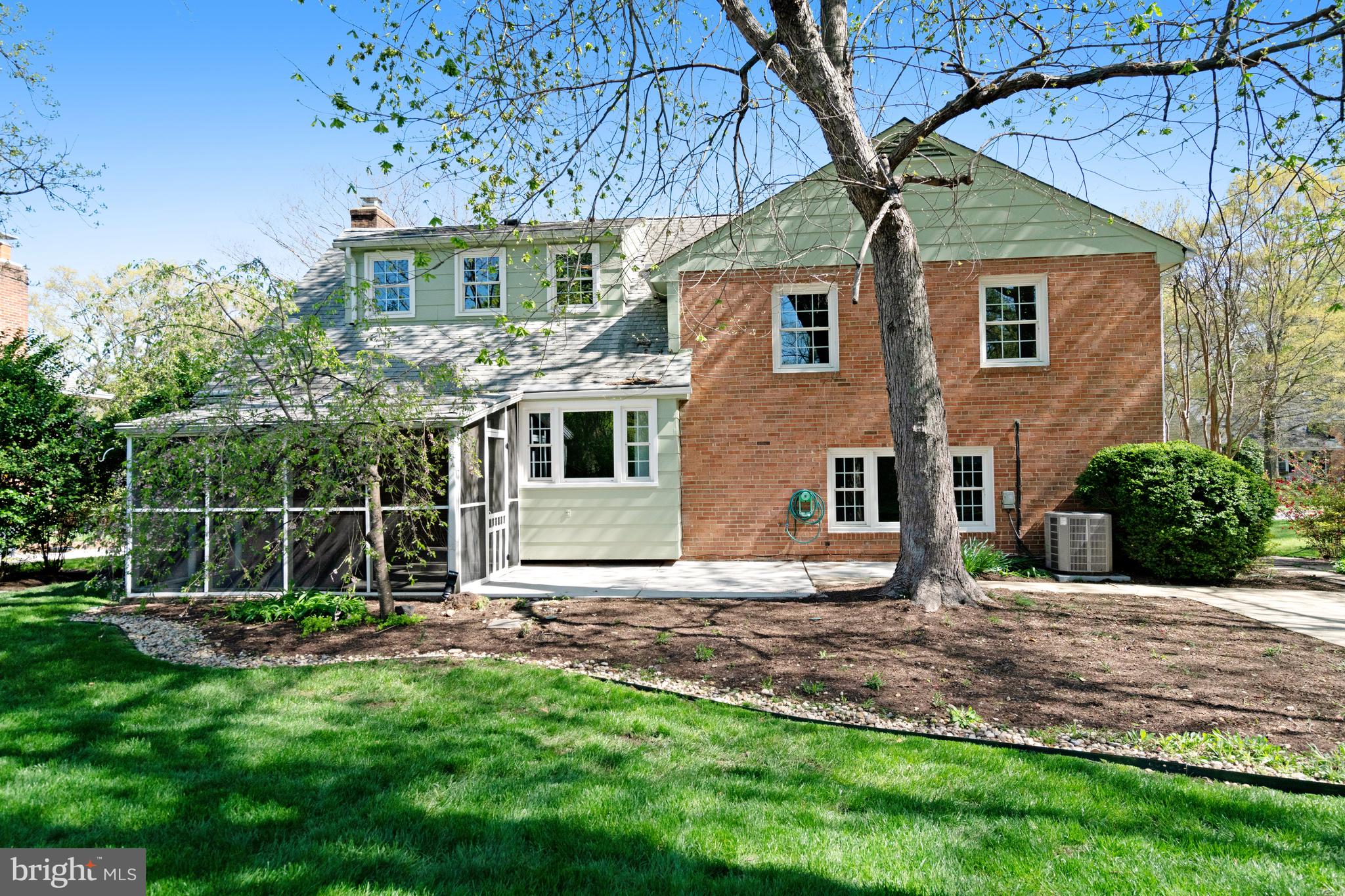 RIVERSIDE GARDENS - Residential