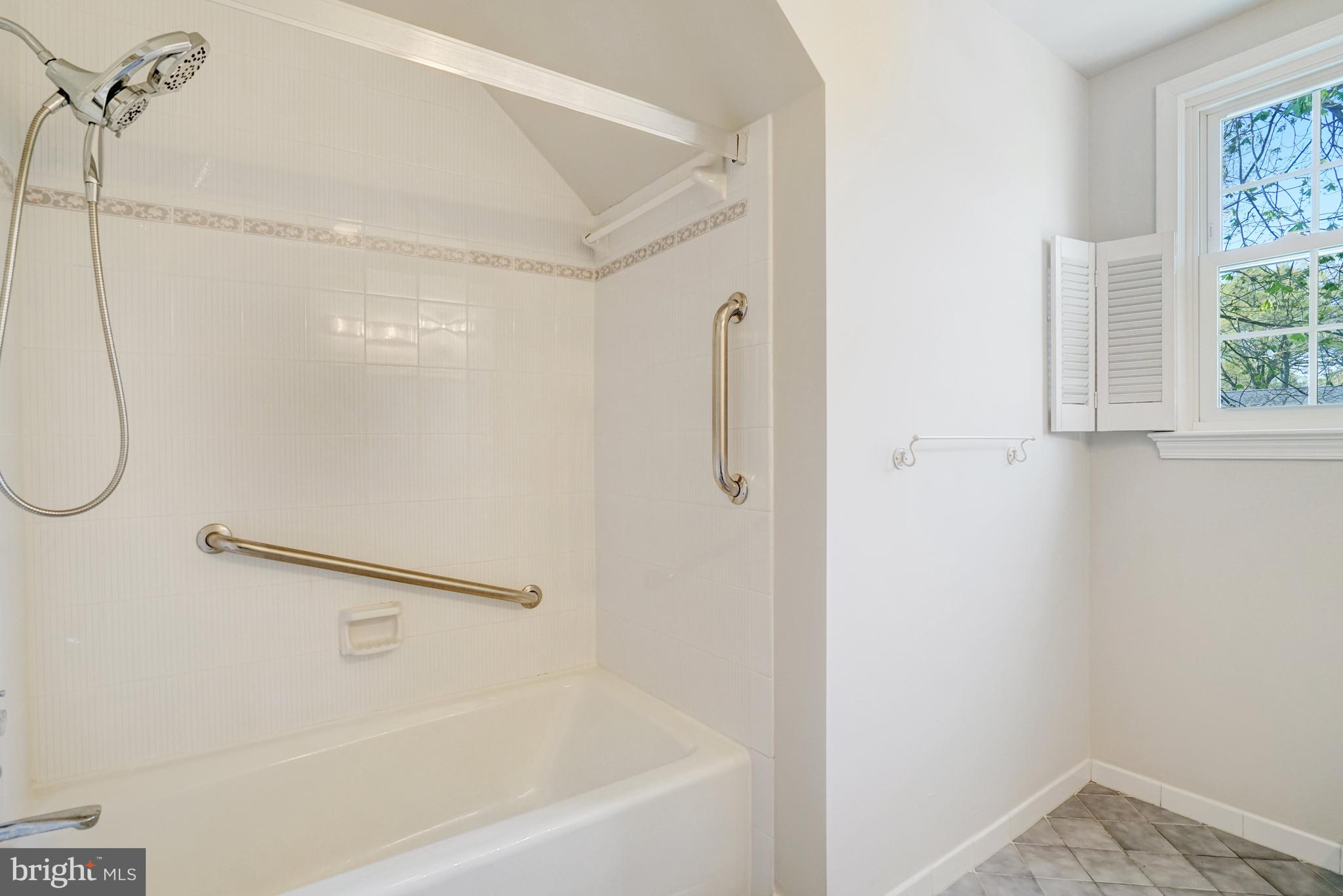 RIVERSIDE GARDENS - Residential