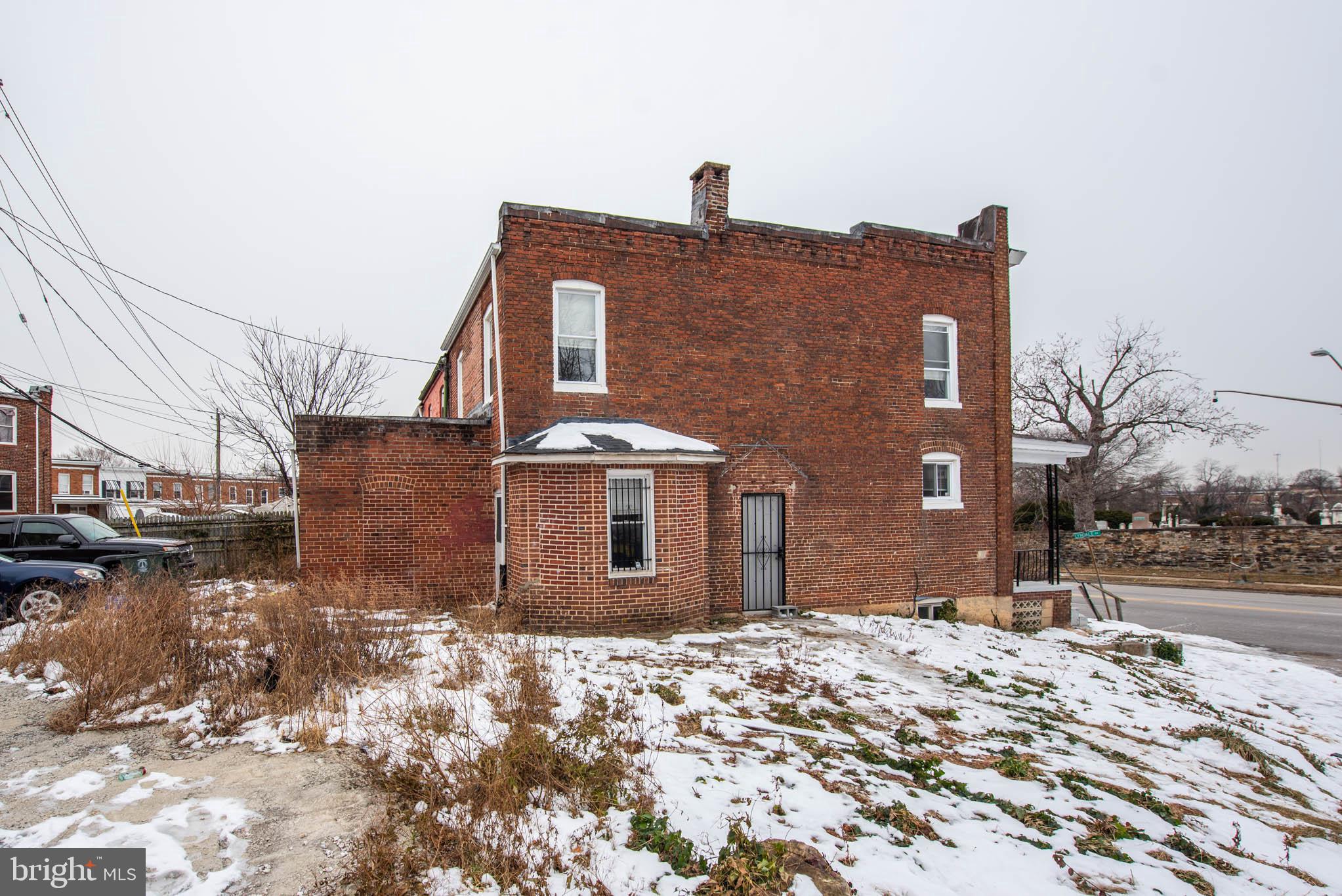 FOUR BY FOUR - Residential