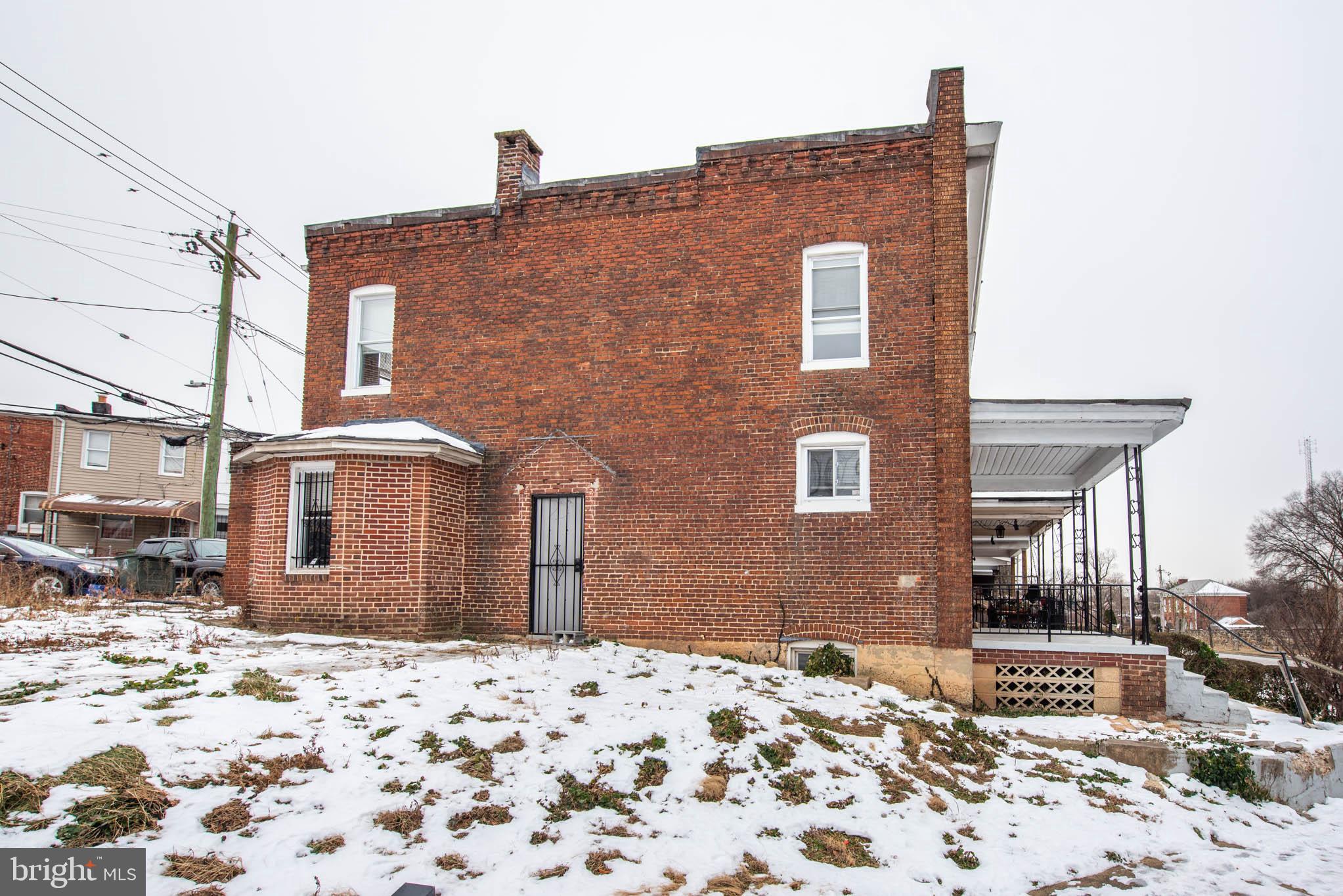 FOUR BY FOUR - Residential