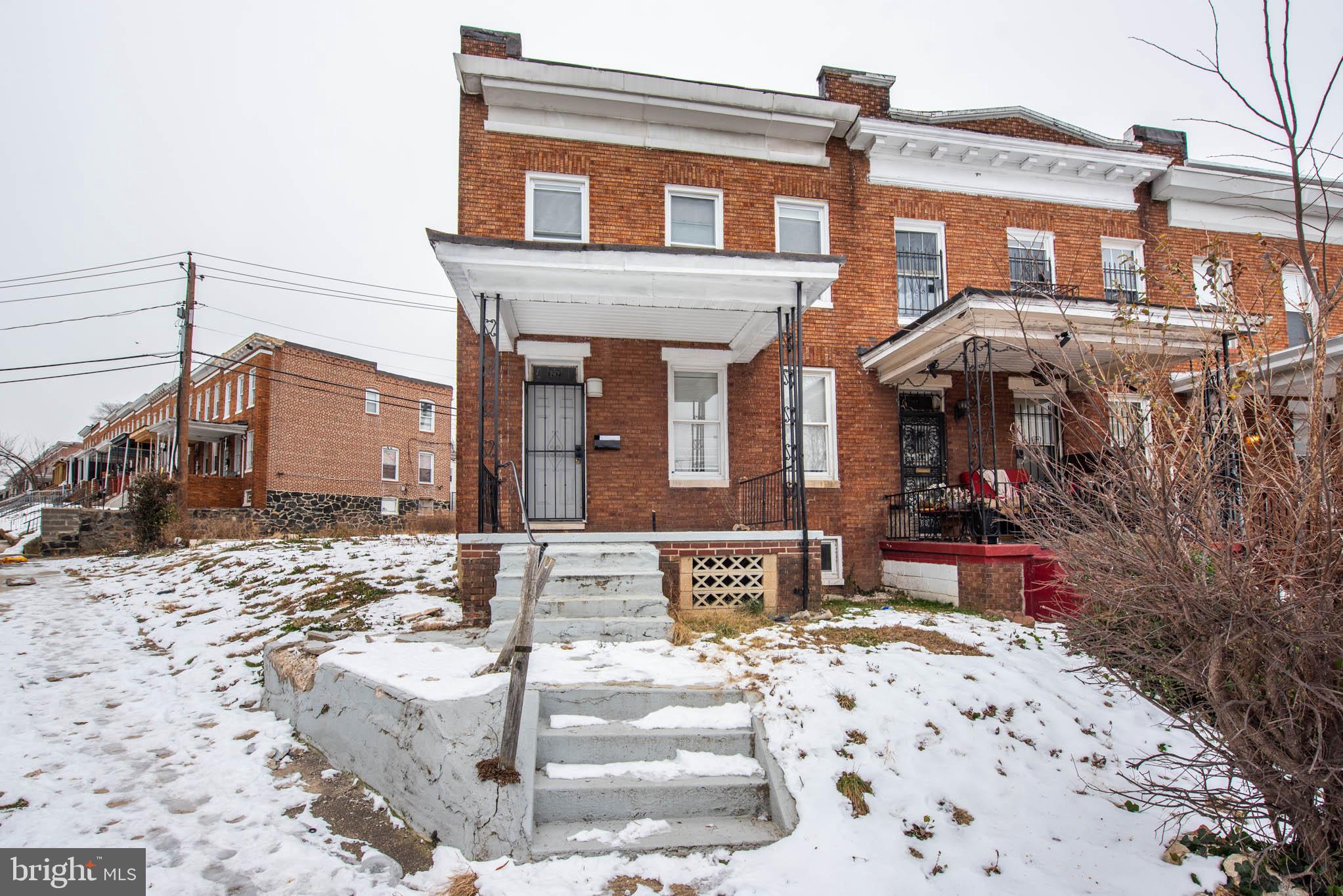 FOUR BY FOUR - Residential