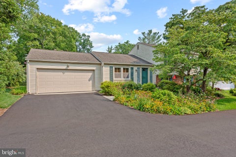 Photo of 2669 Fanieul Hall Court, HERNDON, VA 20171 (MLS # VAFX2330462)