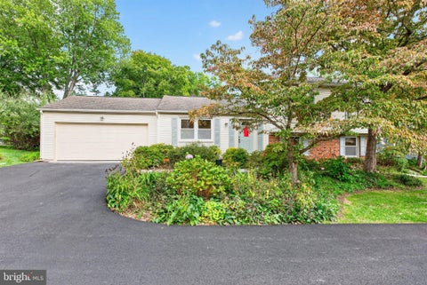 Photo of 2669 Fanieul Hall Court, HERNDON, VA 20171 (MLS # VAFX2330462)