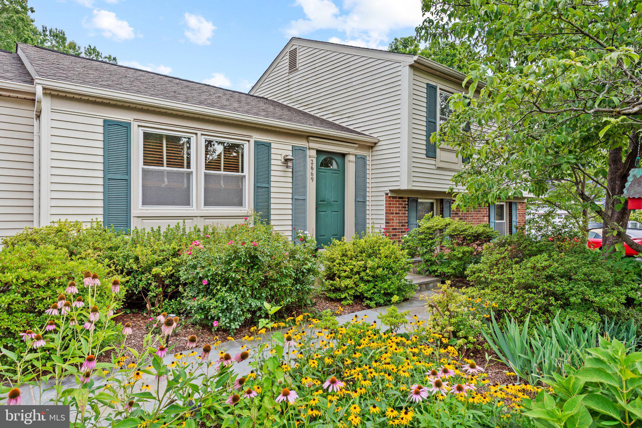 2669 FANIEUL HALL COURT