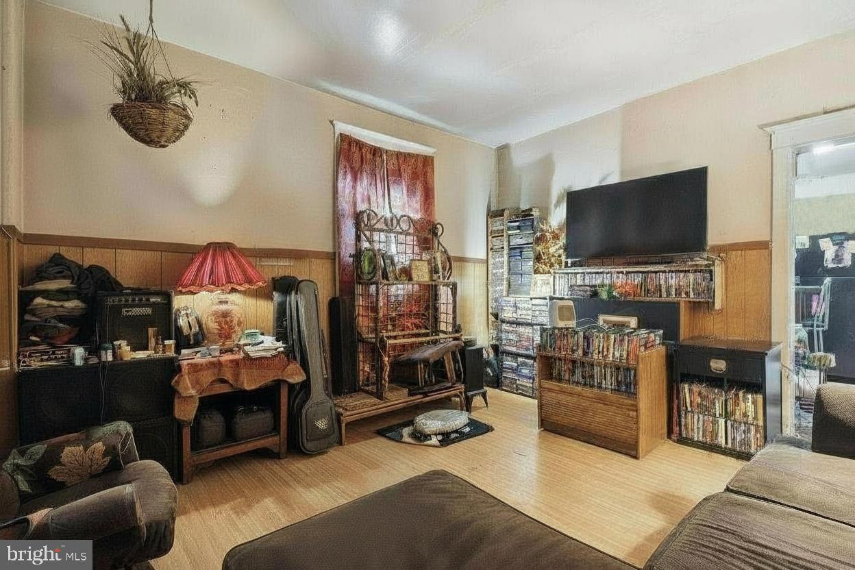 702-704 E CHESTNUT STREET