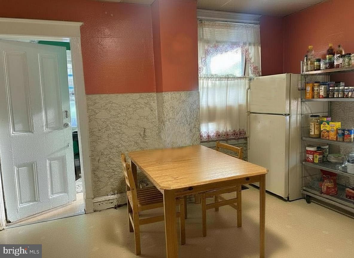 702-704 E CHESTNUT STREET