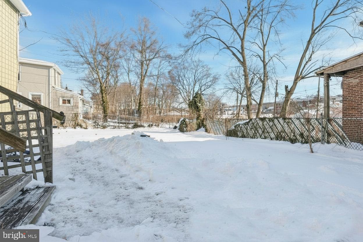 702-704 E CHESTNUT STREET