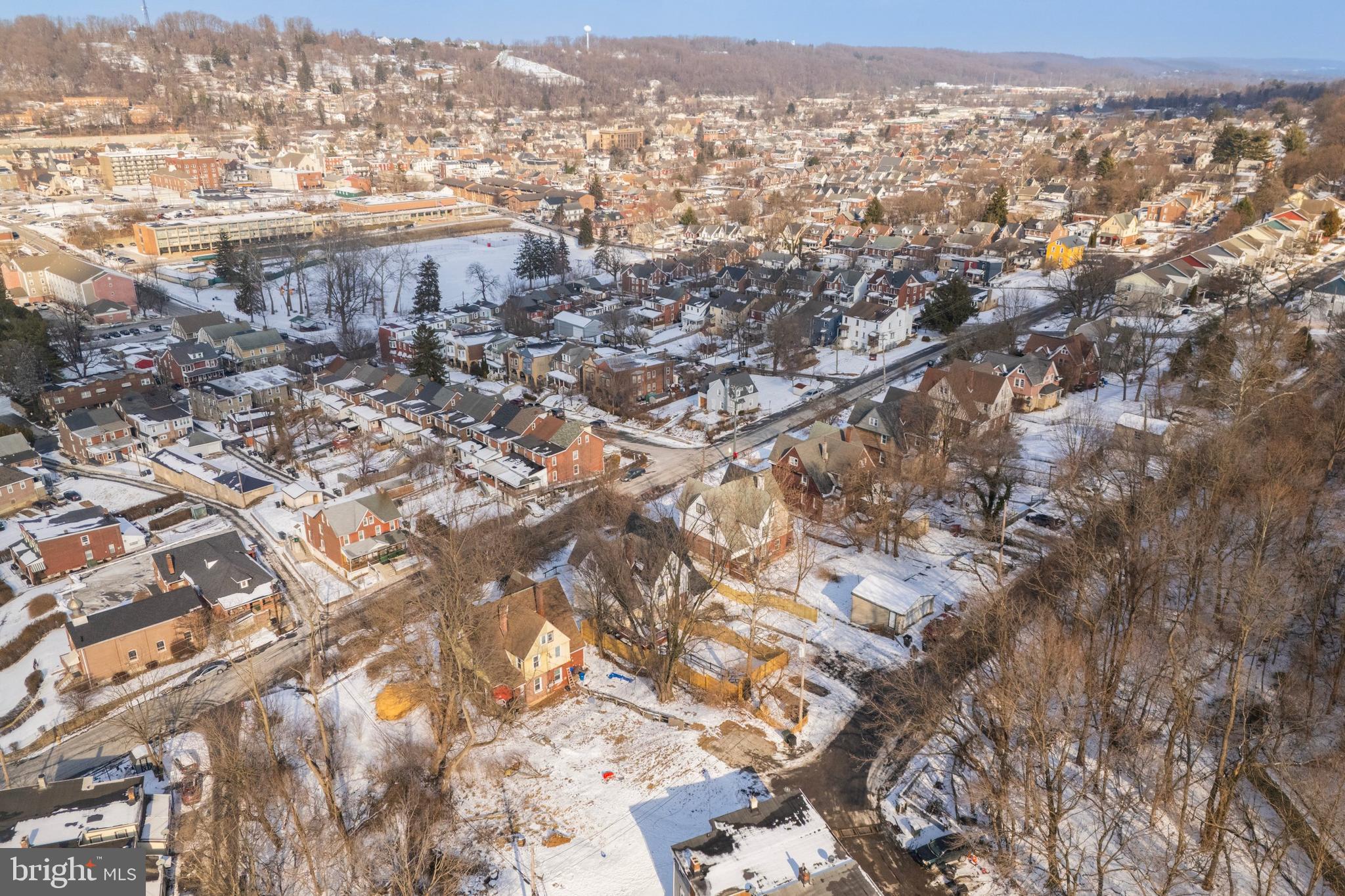 702-704 E CHESTNUT STREET