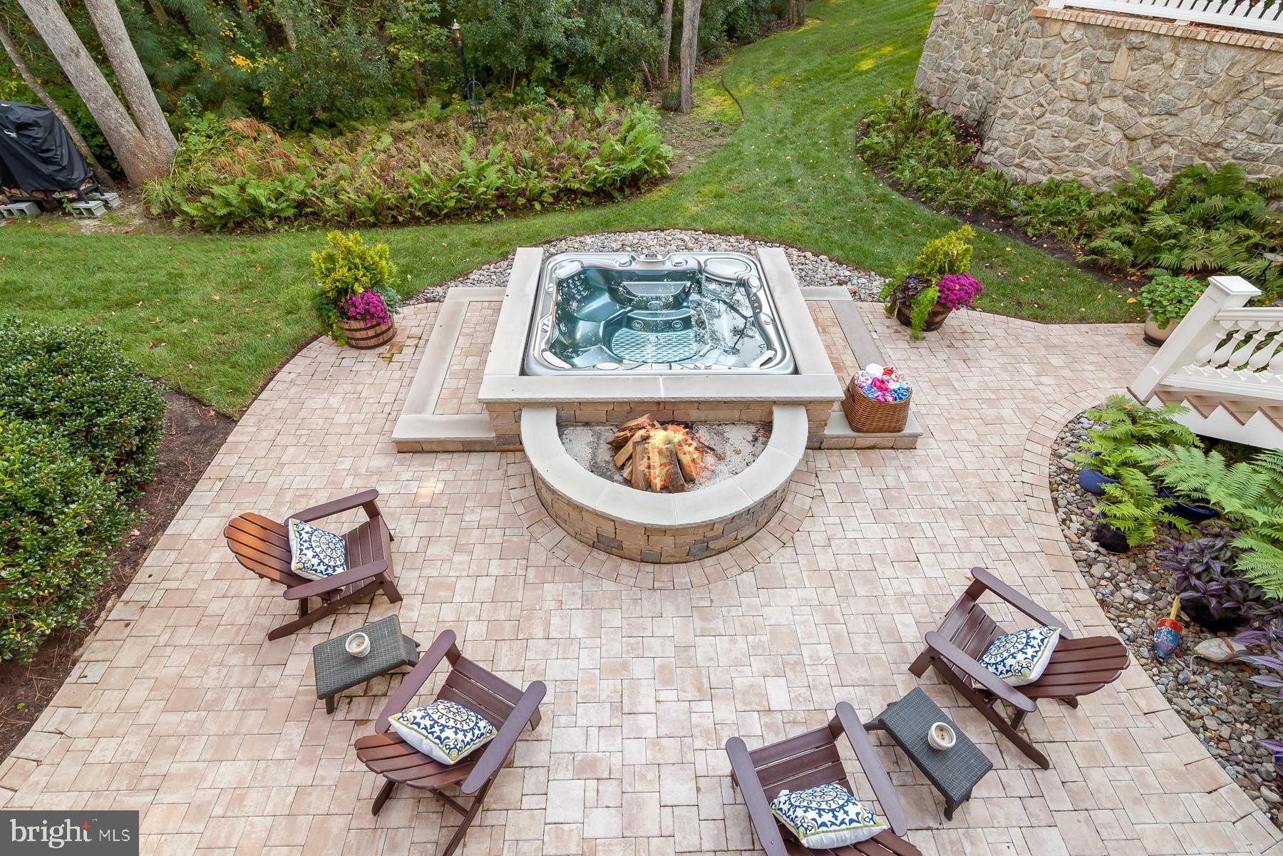 WOLFE POINTE - Residential