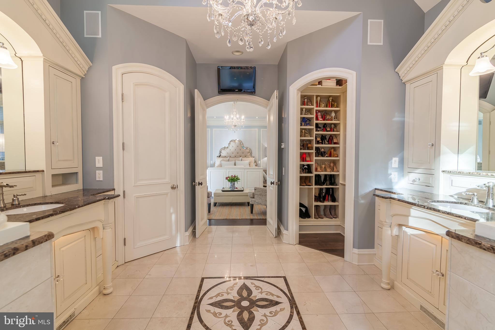 WOLFE POINTE - Residential