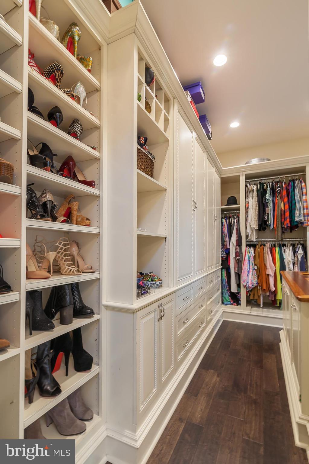 WOLFE POINTE - Residential