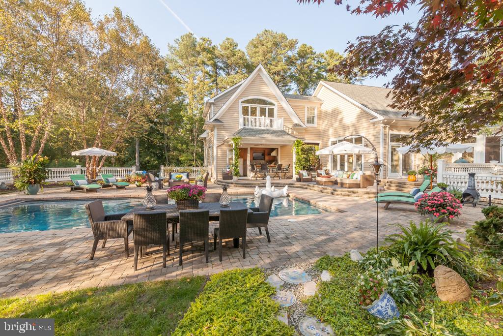 WOLFE POINTE - Residential