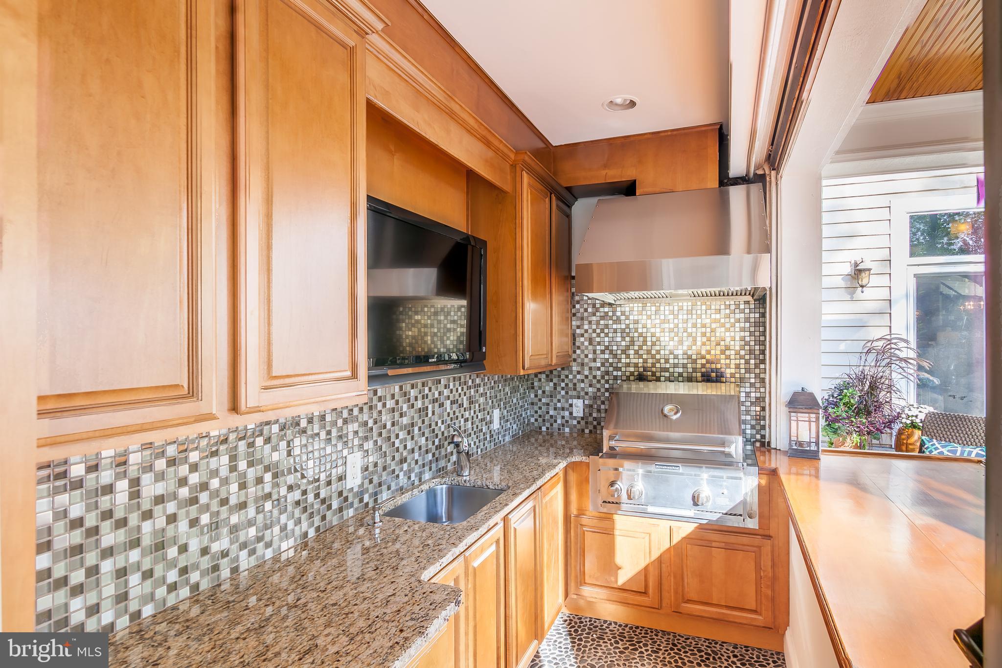 WOLFE POINTE - Residential