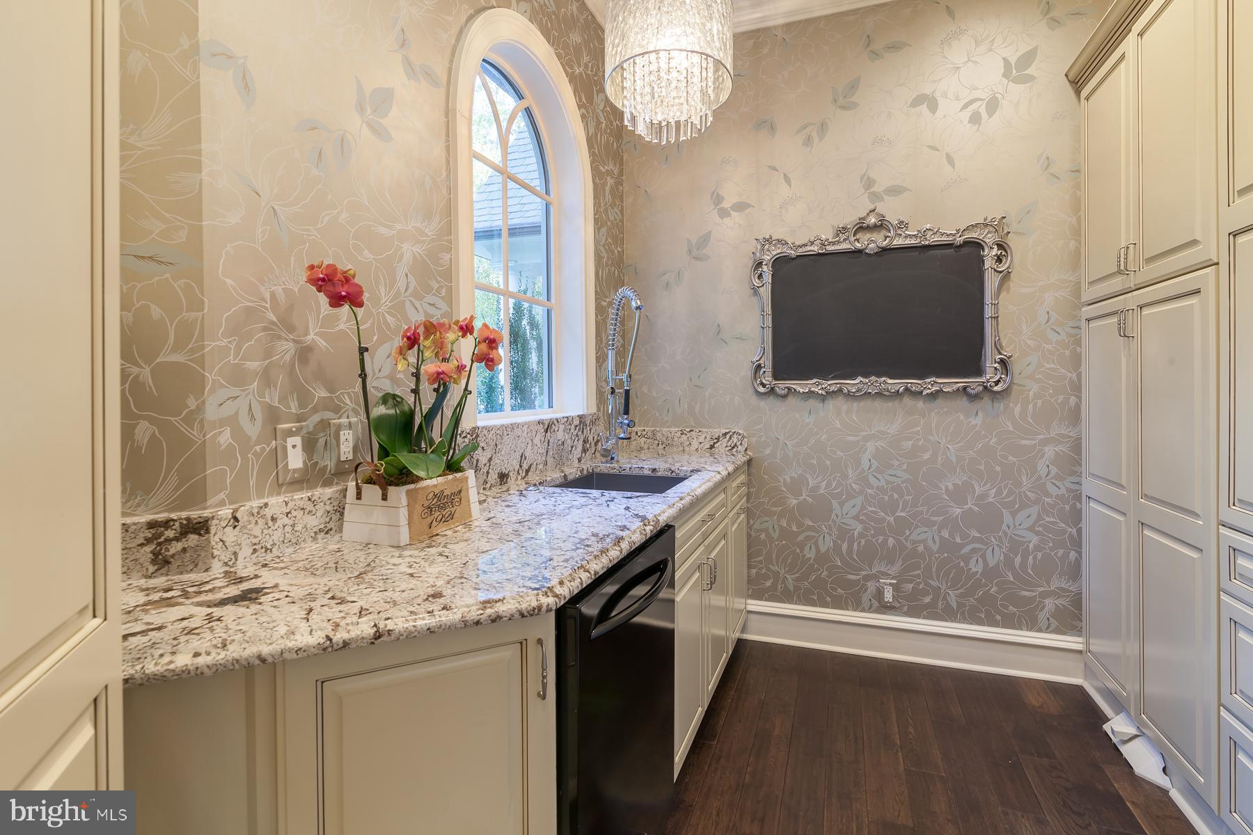 WOLFE POINTE - Residential