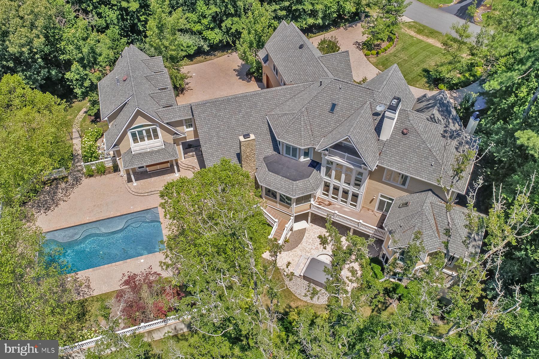 WOLFE POINTE - Residential