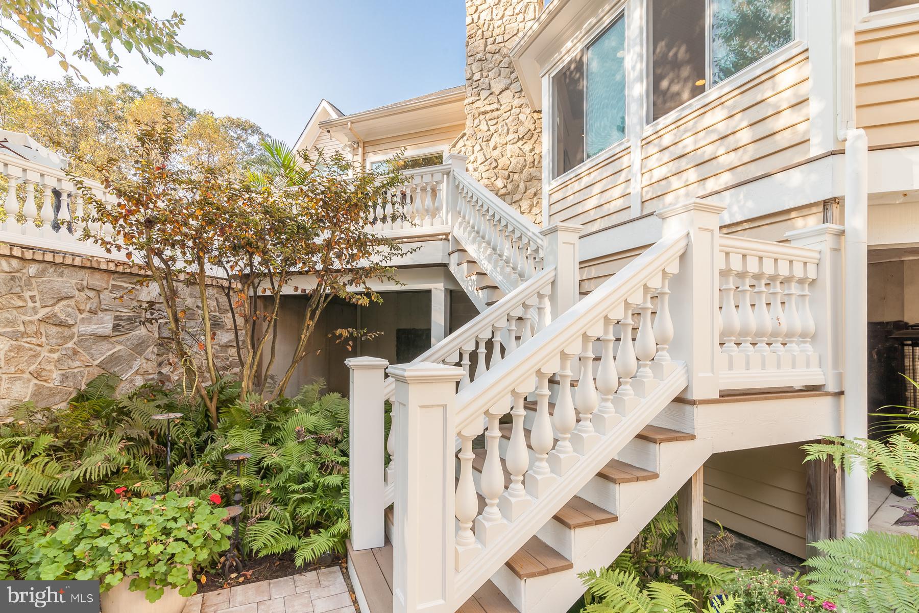 WOLFE POINTE - Residential