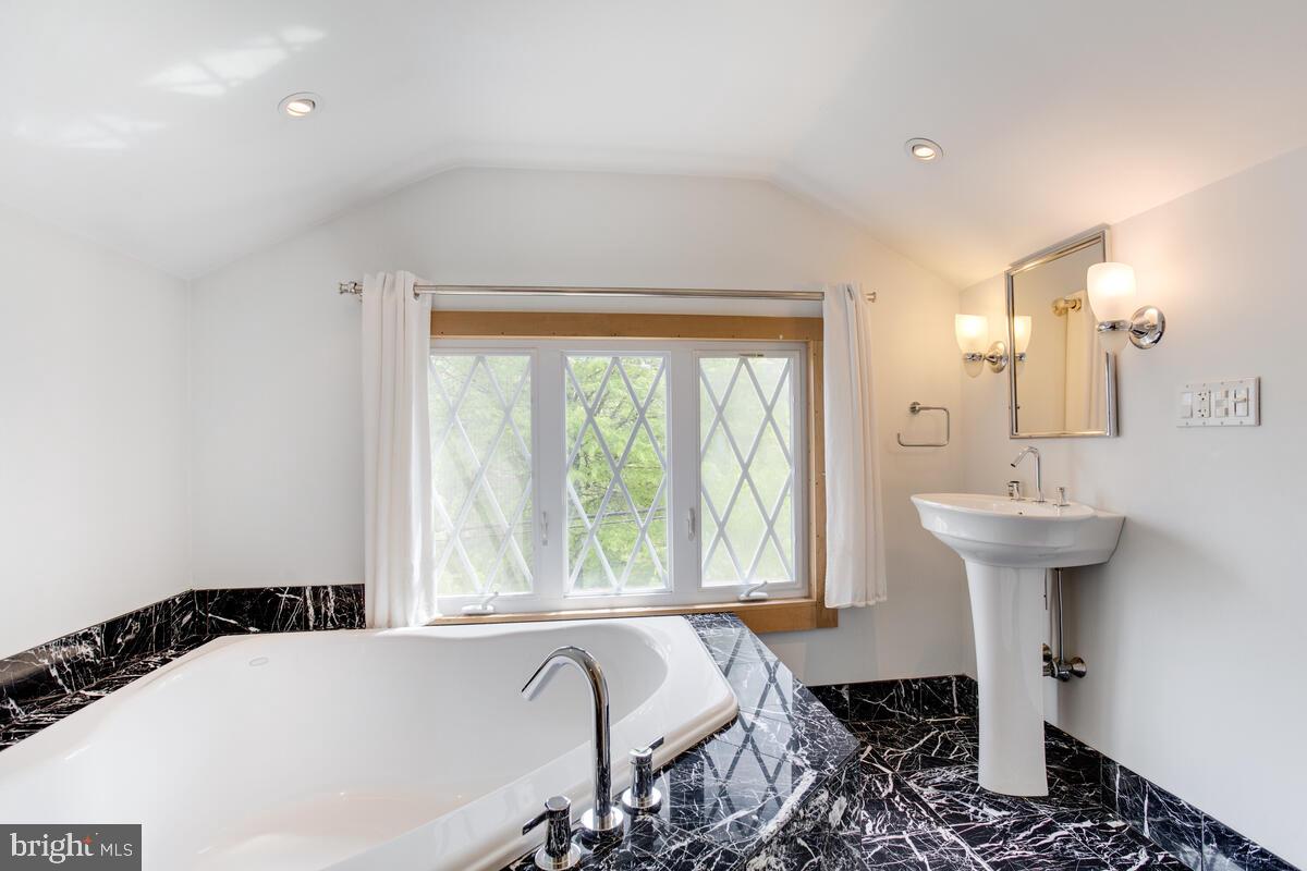 WEST RIVERDALE - Residential