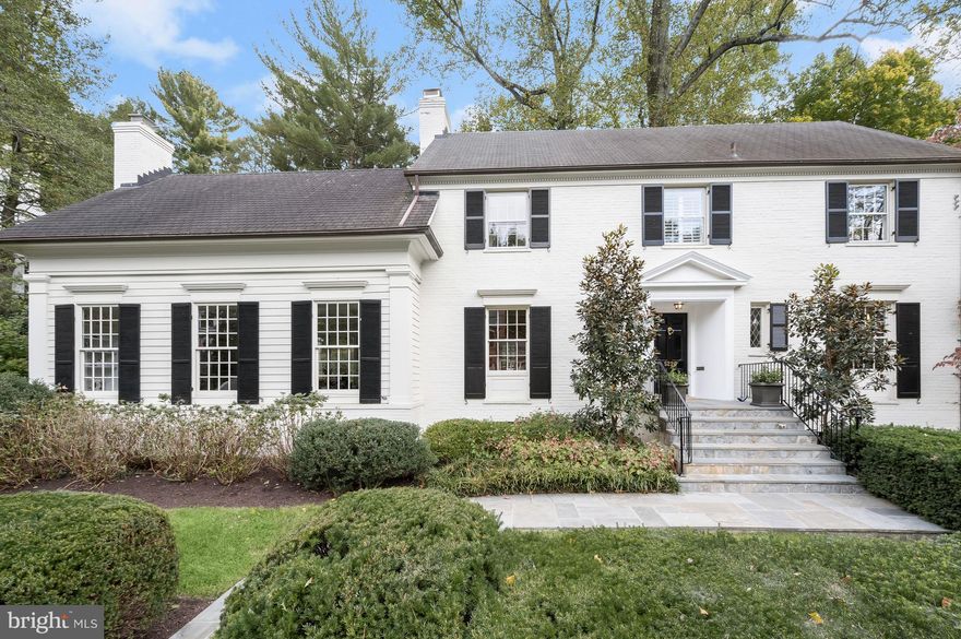 NEW LISTING!! Sun Open House 10/27 1-3pm --- HANDSOME, CLASSIC 4,233 sqft (per HOMESITE) 5BR, RENOVATED 4.5 BA KENT HOME IS SITED ON A 10,000 SQFT LOT AND HAS A WONDERFUL GREAT ROOM ADDITION--FEATURES OPEN FLOOR PLAN WITH GREAT CIRCULAR FLOW AND INDOOR/OUTDOOR RELATIONSHIP.  ALL-WHITE KITCHEN OPENS TO BREAKFAST ROOM WITH CUSTOM BANQUETTE.  GREAT ROOM HAS HIGH COFFERED CEILING, LARGE STONE FIREPLACE, BUILT-INS  AND WALLS OF WINDOWS. LUXURIOUS PRIMARY SUITE FEATURES 3 WALK-IN CLOSETS, SPA-LIKE PORCELINOSA BATHROOMS AND VAST GARDEN VIEWS. READY FOR THE MOST DISCERNING BUYERS!