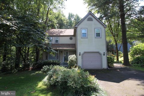 Photo of 1649 Bennington Hollow Lane, RESTON, VA 20194 (MLS # VAFX2326420)