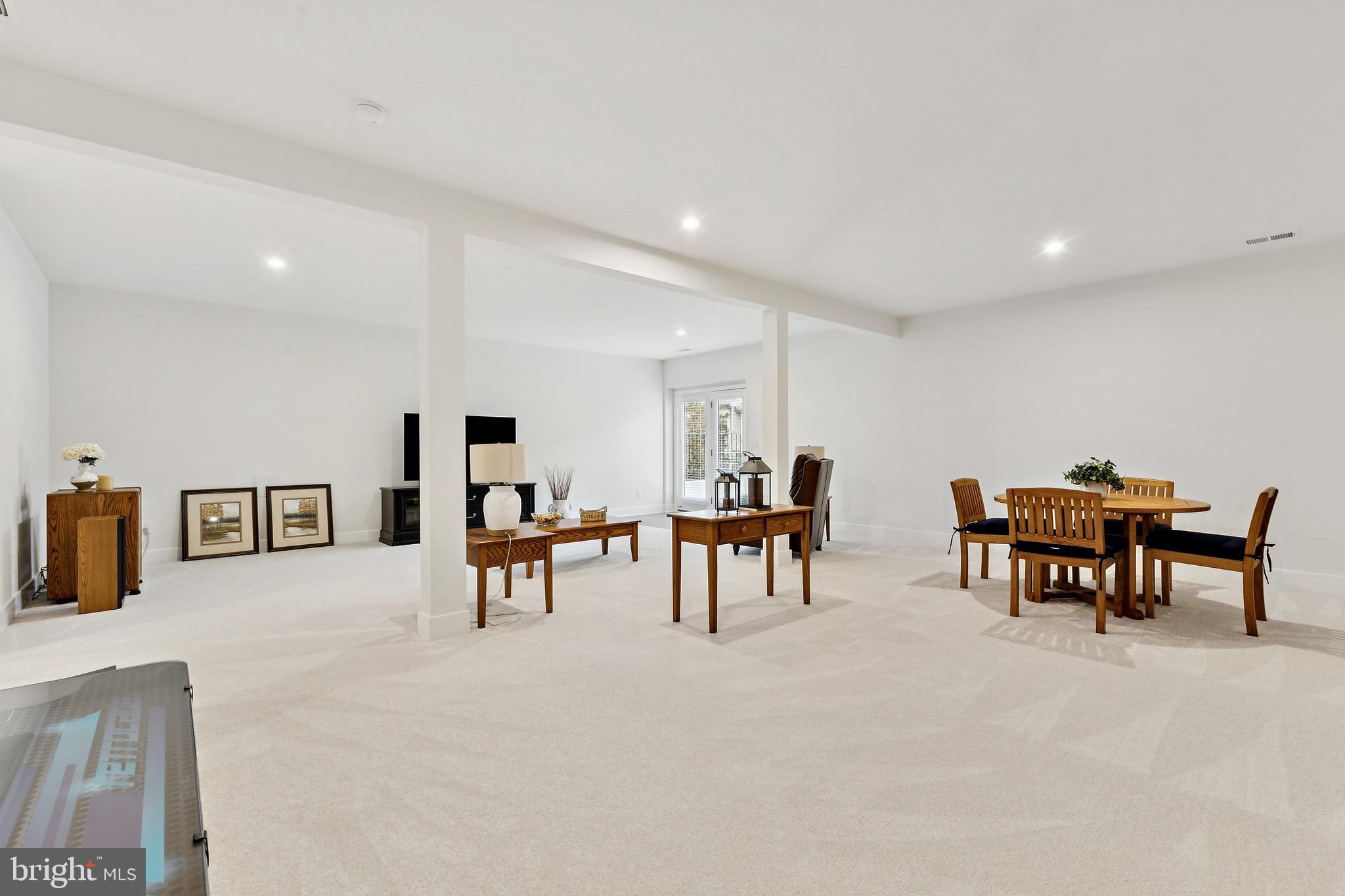 LEXINGTON 7 - Residential