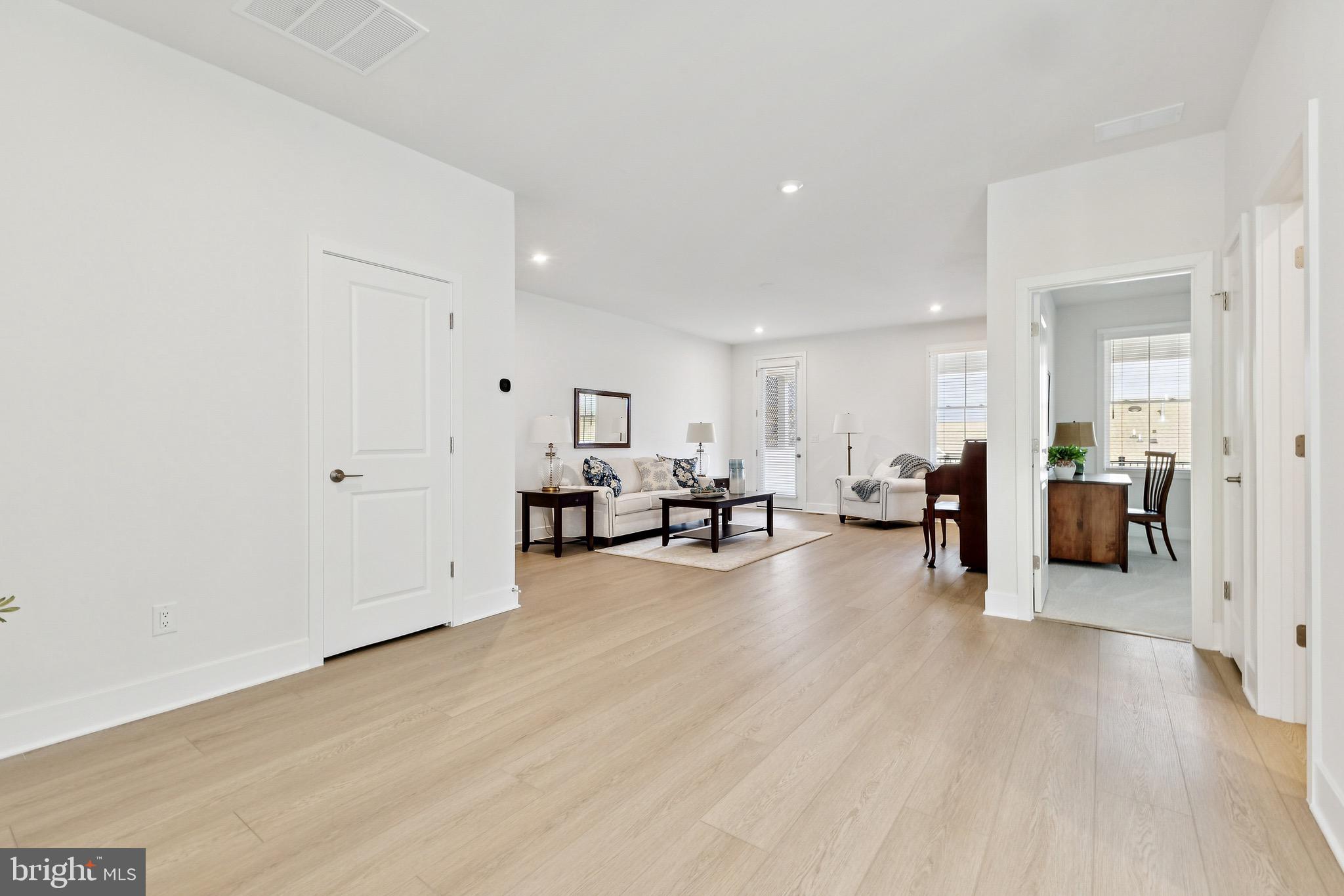 LEXINGTON 7 - Residential