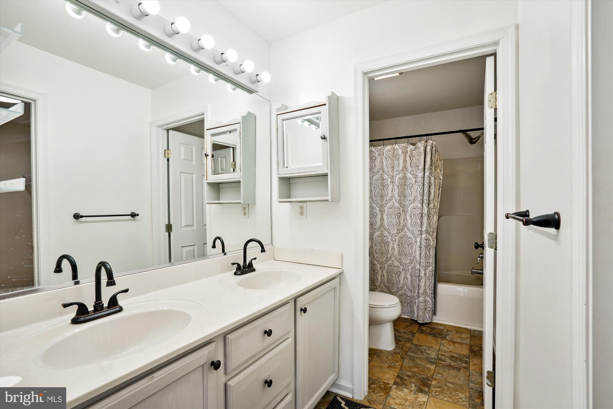 CENTREVILLE - Residential