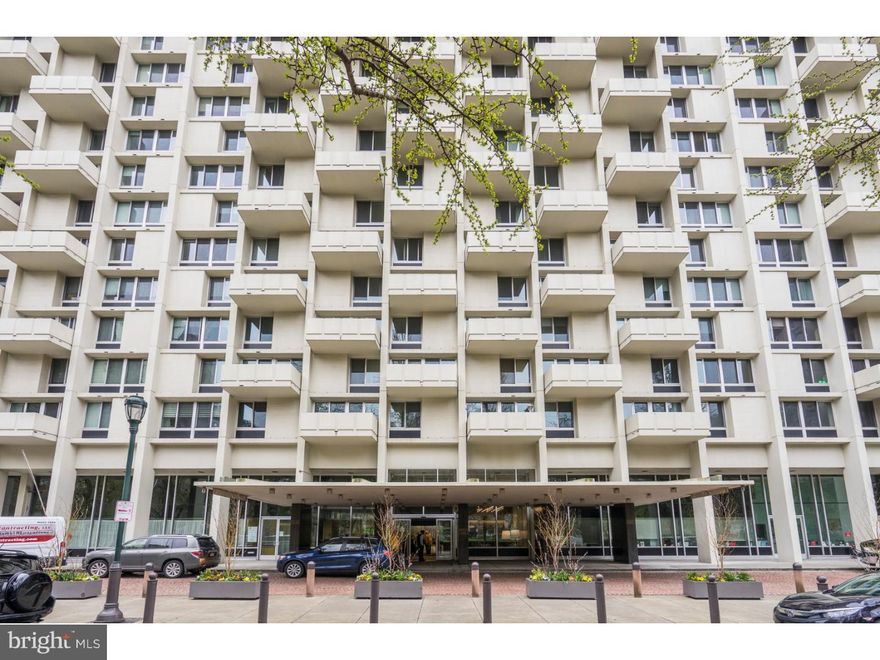 Unique 1 bedroom 2 full bath unit in the sought after Hopkinson House.  Beautiful views from the sixth floor.  Full service building with 24 hour doorman, Social Room, roof top pool and deck (fee) and valet parking available on a monthly basis for an extra fee.