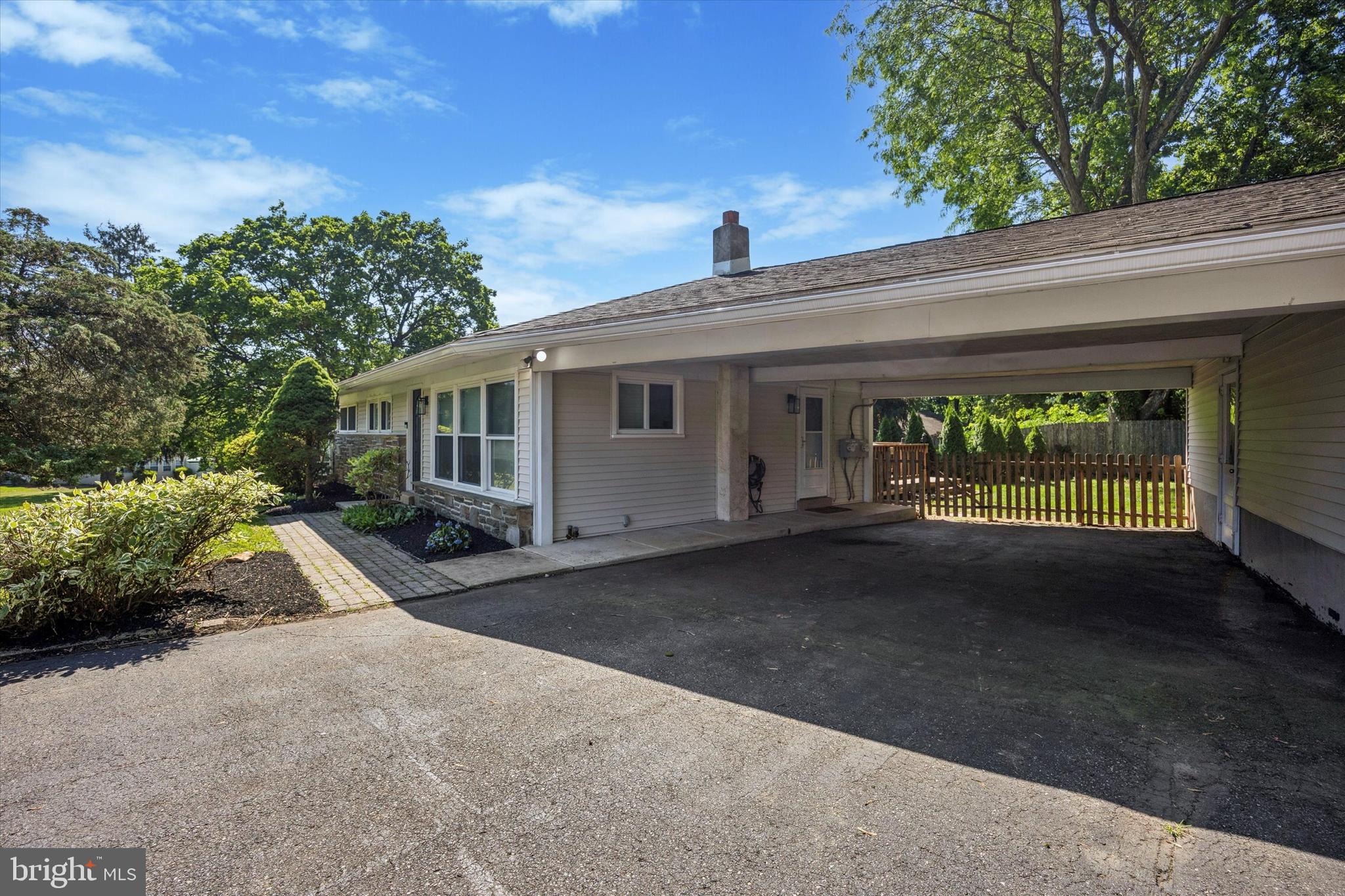 4 RIDDLEWOOD DRIVE