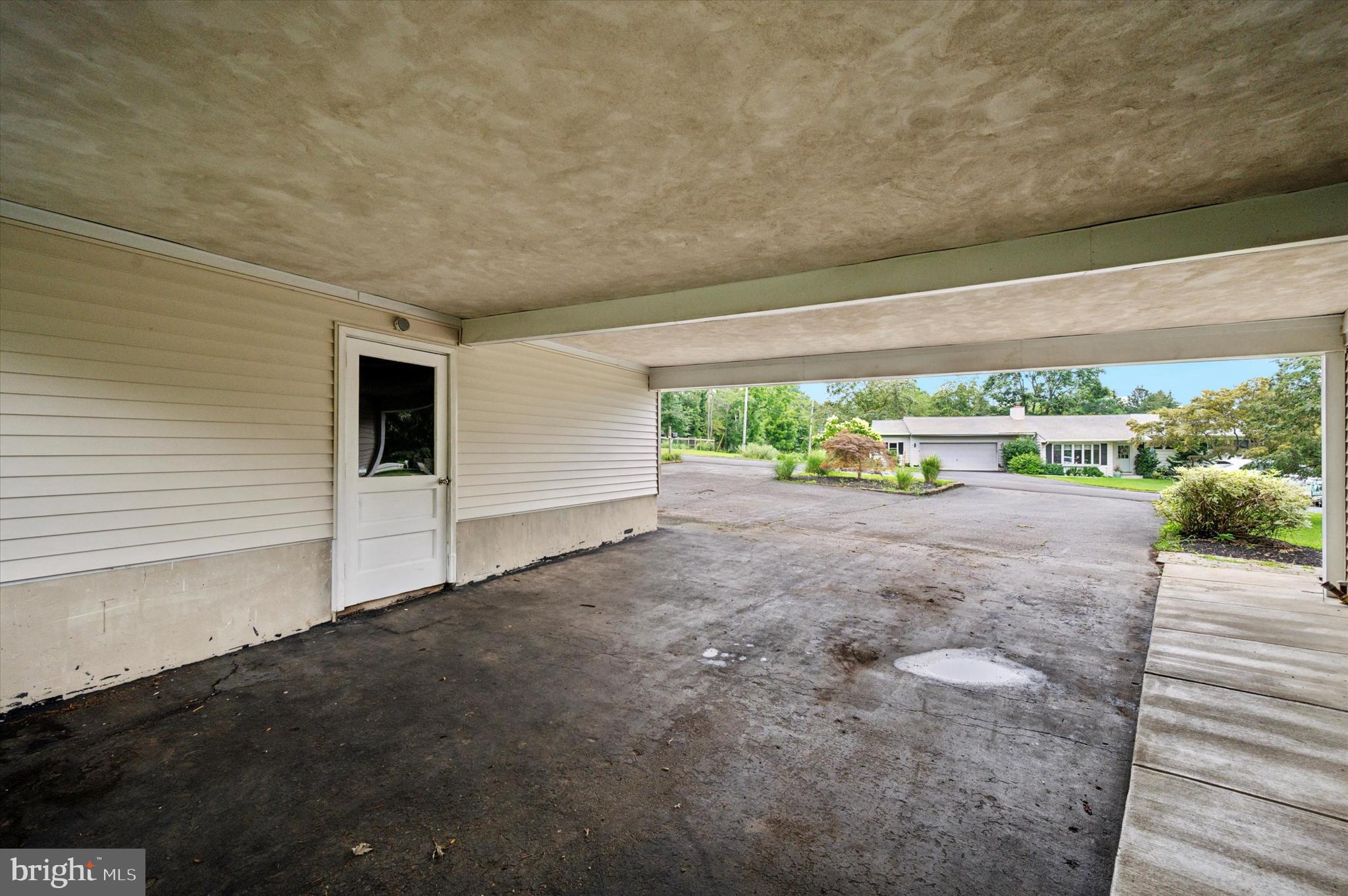 4 RIDDLEWOOD DRIVE