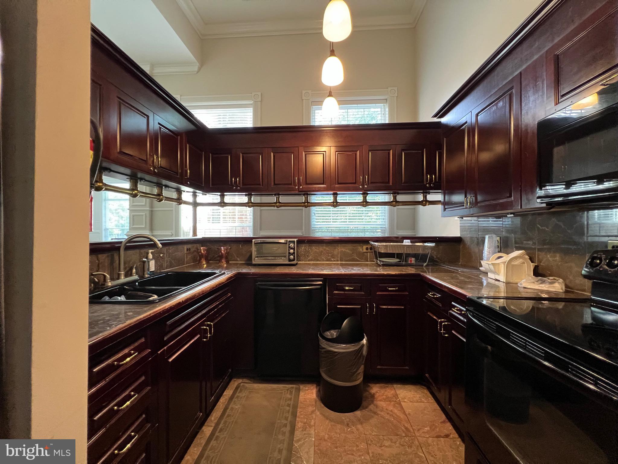 GATES OF MCLEAN - Residential