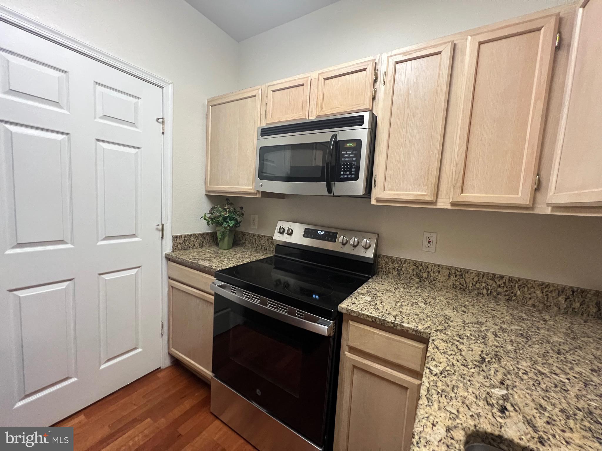 GATES OF MCLEAN - Residential