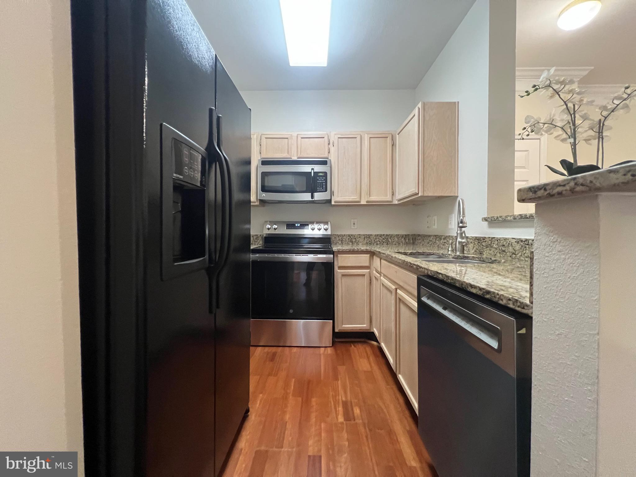 GATES OF MCLEAN - Residential