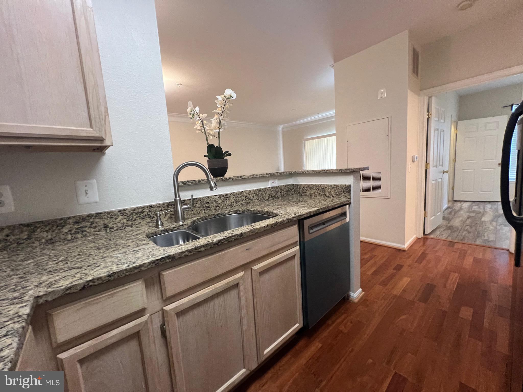 GATES OF MCLEAN - Residential