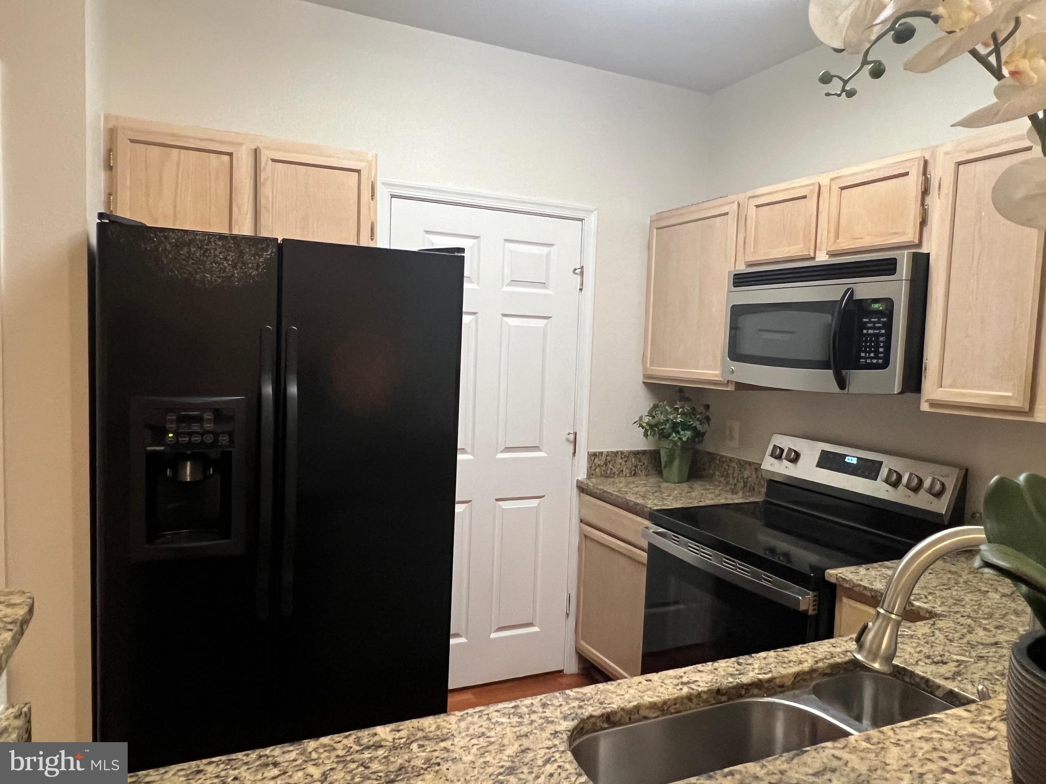 GATES OF MCLEAN - Residential