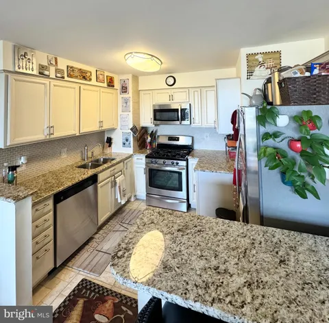 16 S Van Dorn Street Unit 301, Alexandria, VA MLS: VAAX2043006