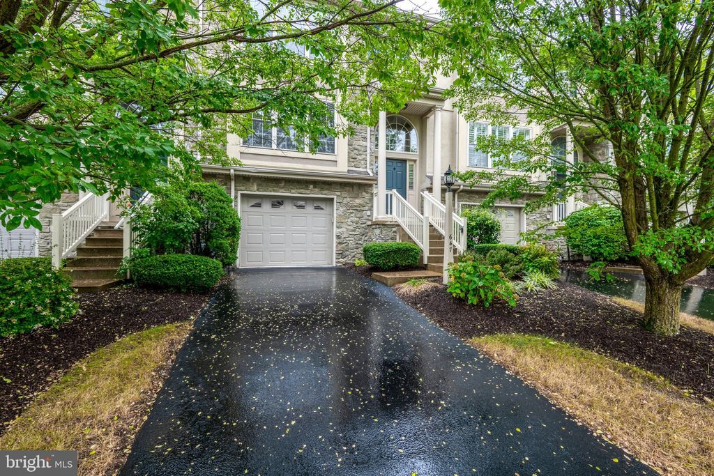 Photo of 647 Royal View Drive, LANCASTER, PA 17601 (MLS # PALA2057594)