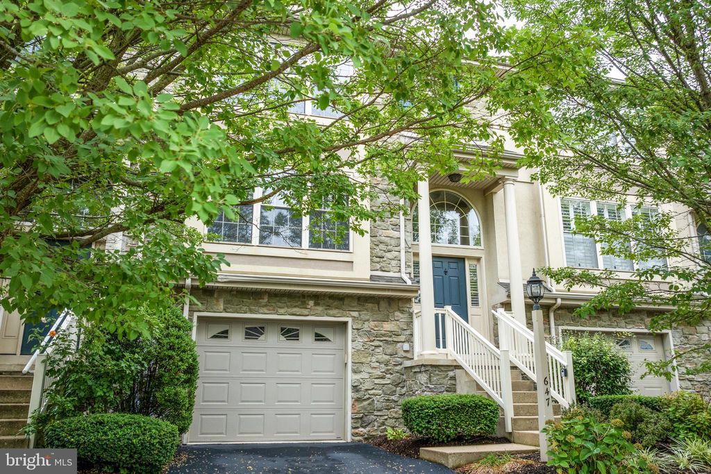 Photo of 647 Royal View Drive, LANCASTER, PA 17601 (MLS # PALA2057594)
