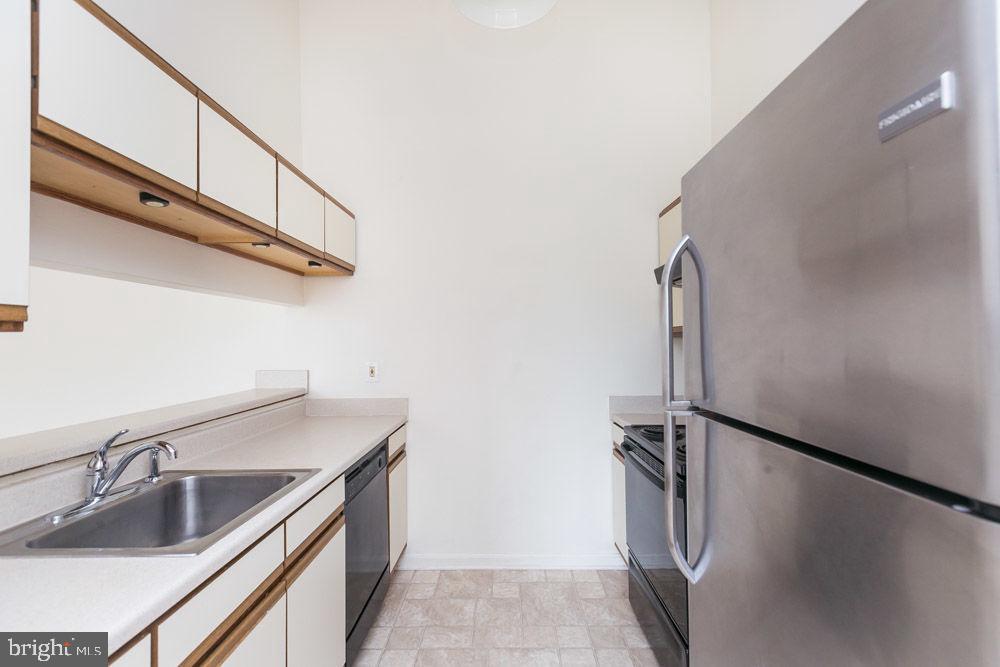 CROMWELL FOUNTAIN - Residential Lease