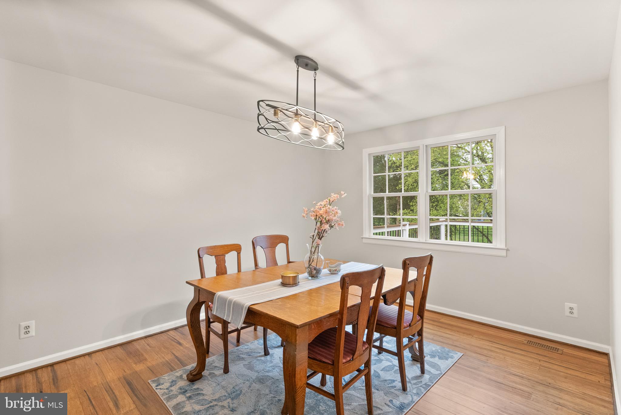 COUNTRY ROADS - Residential