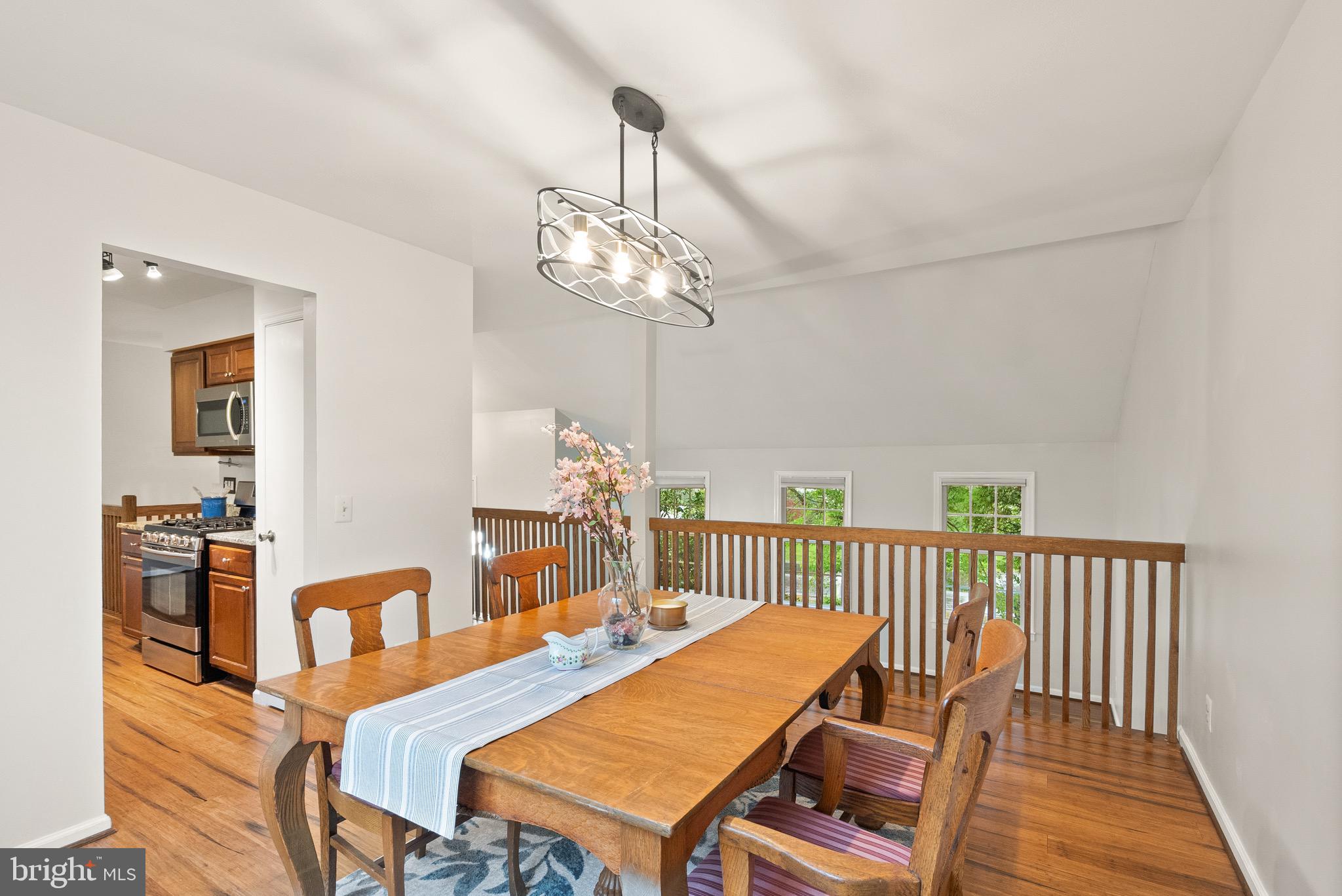 COUNTRY ROADS - Residential