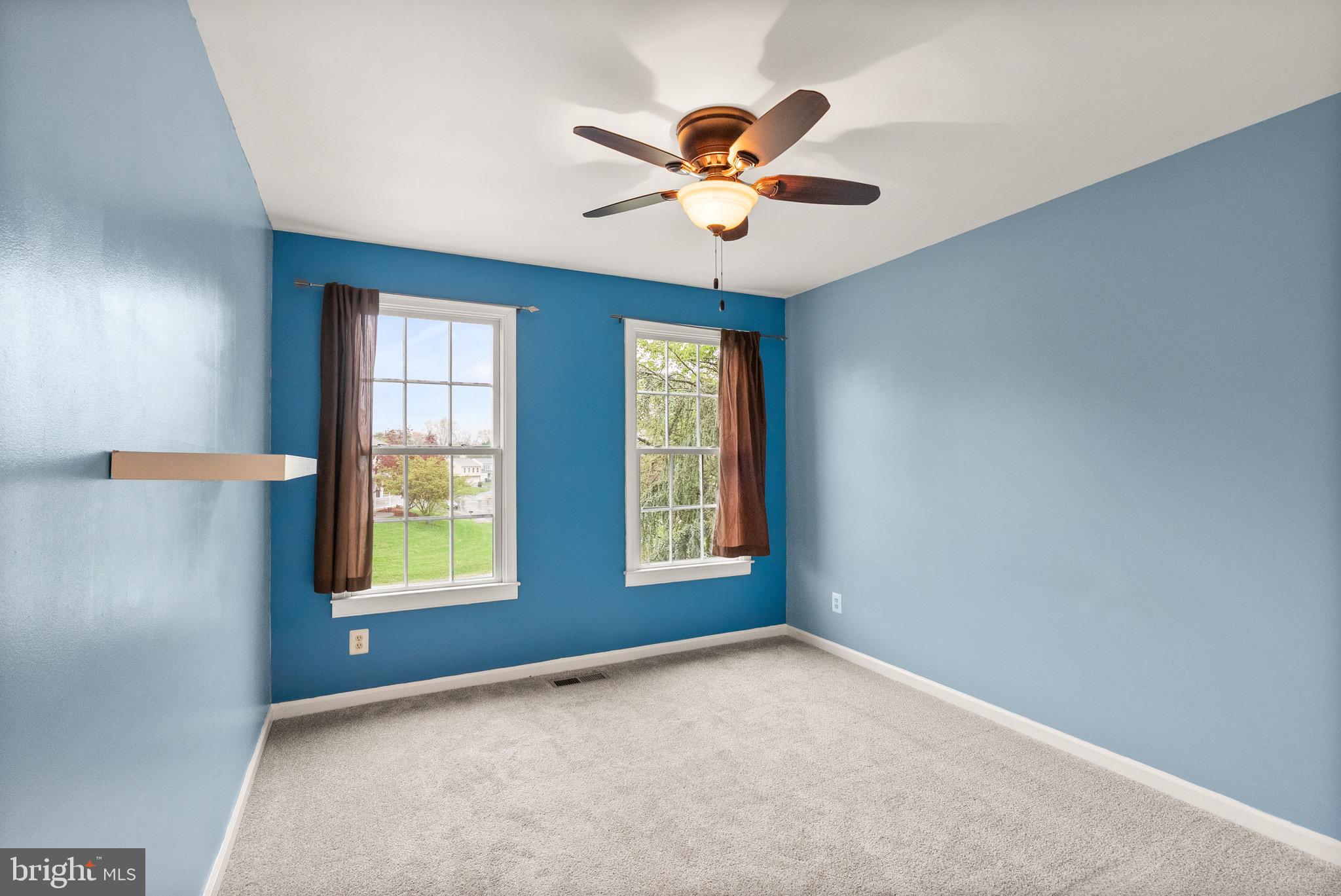 COUNTRY ROADS - Residential