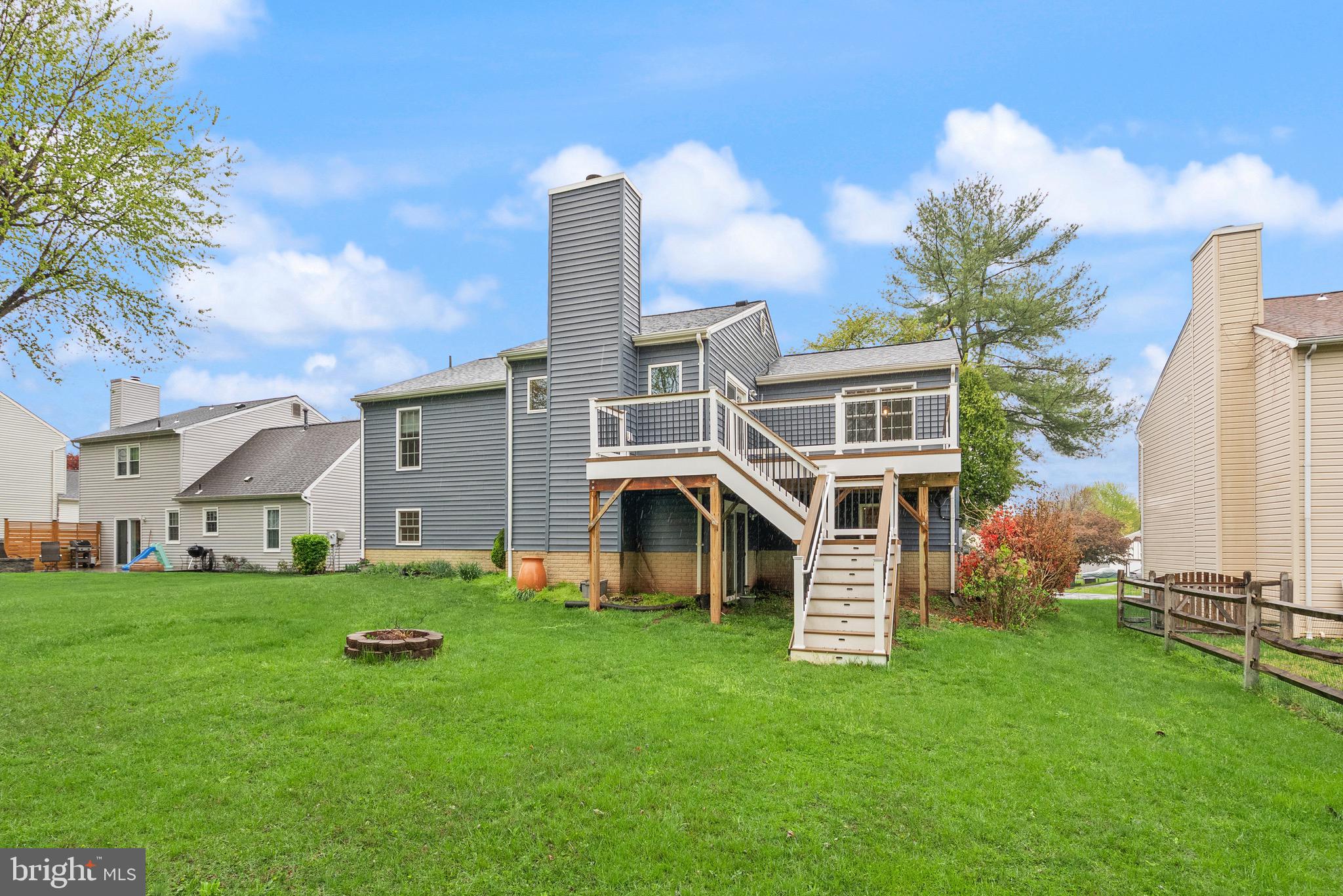 COUNTRY ROADS - Residential