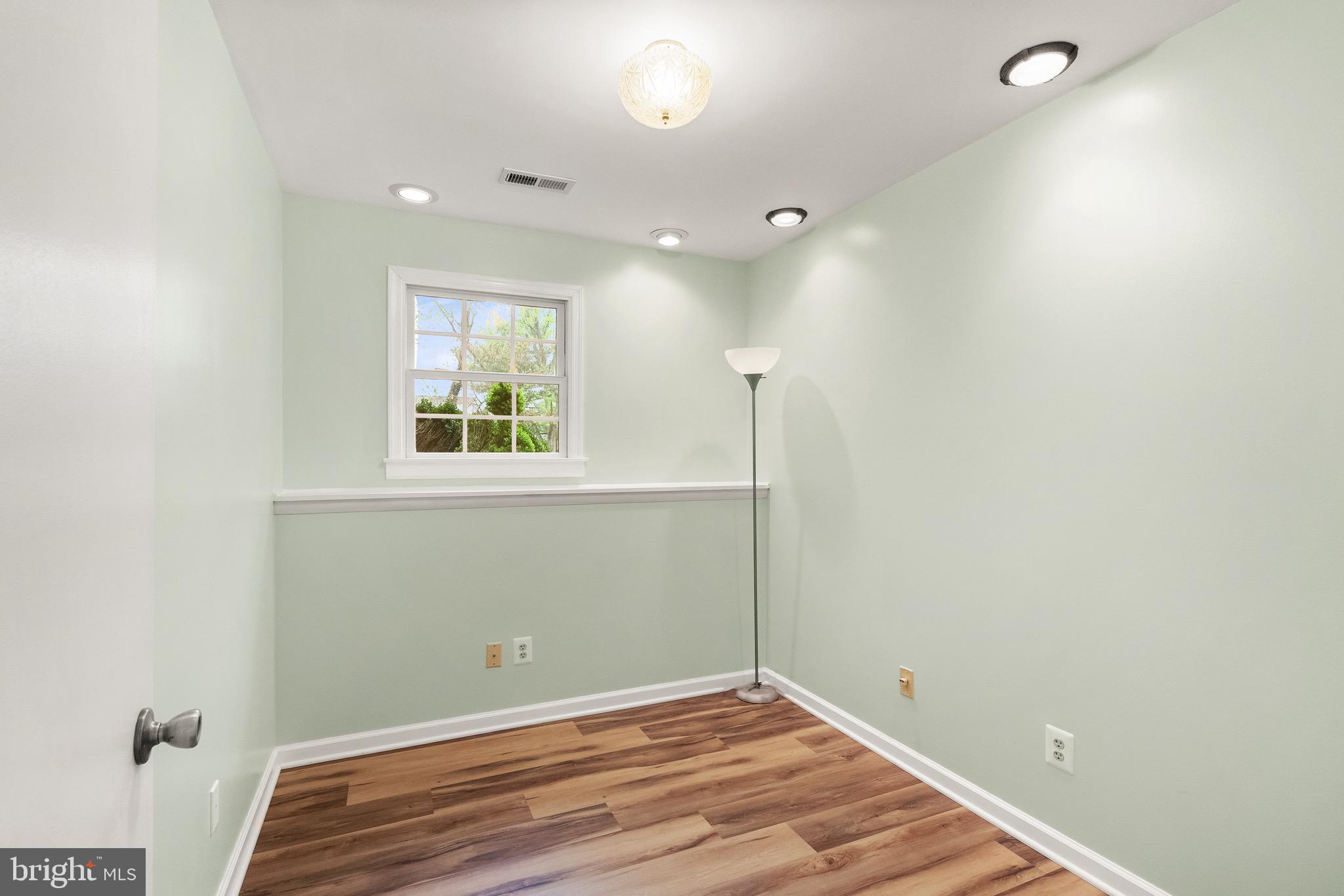 COUNTRY ROADS - Residential