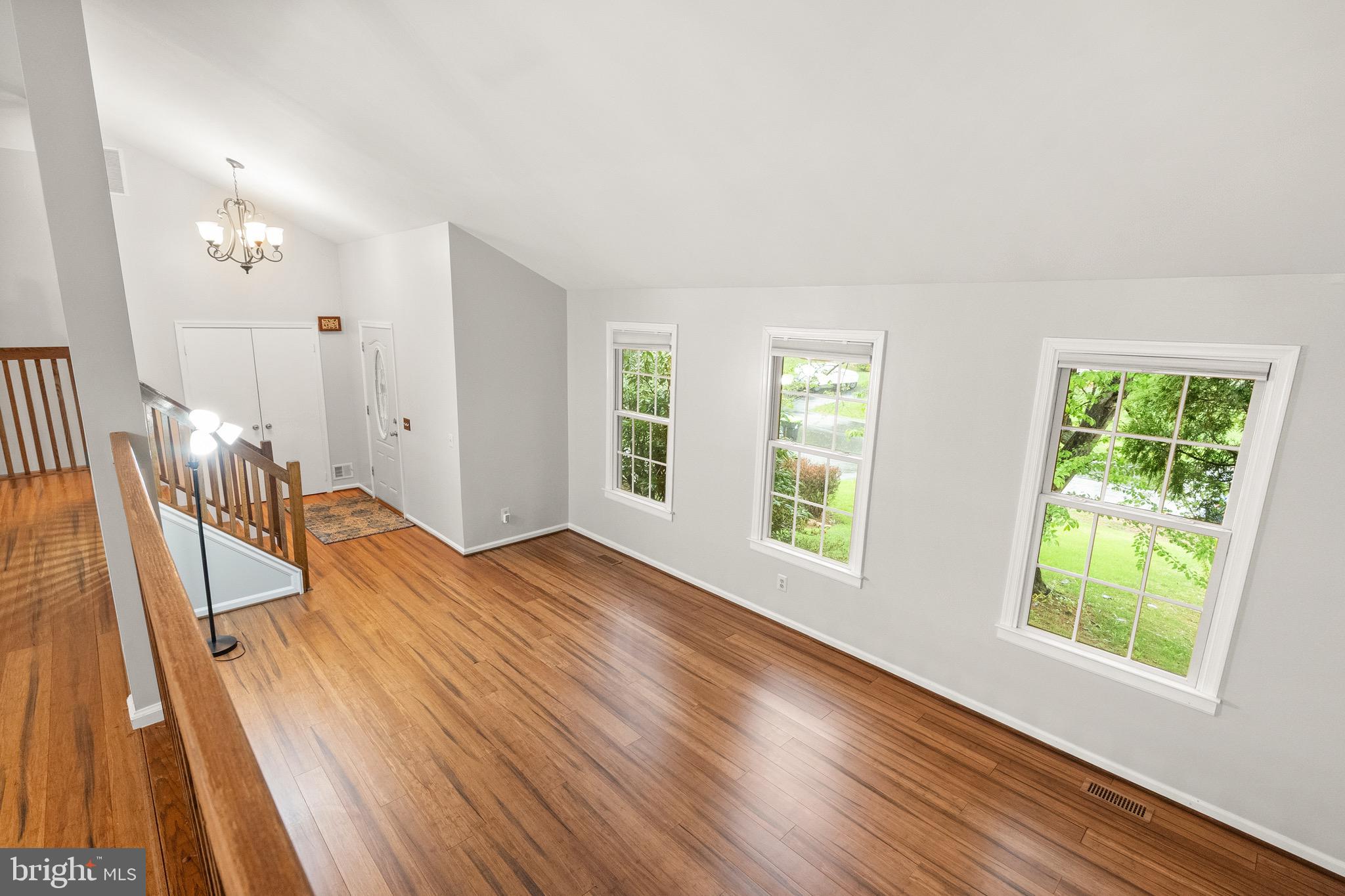 COUNTRY ROADS - Residential