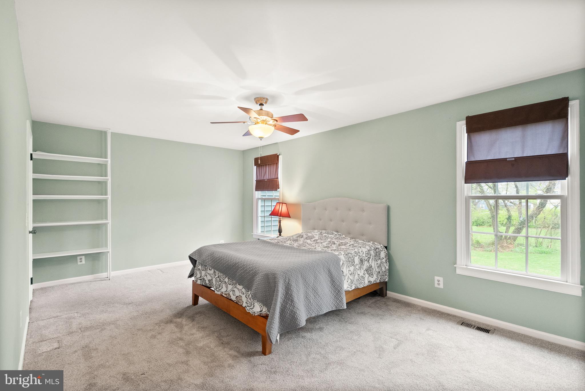 COUNTRY ROADS - Residential