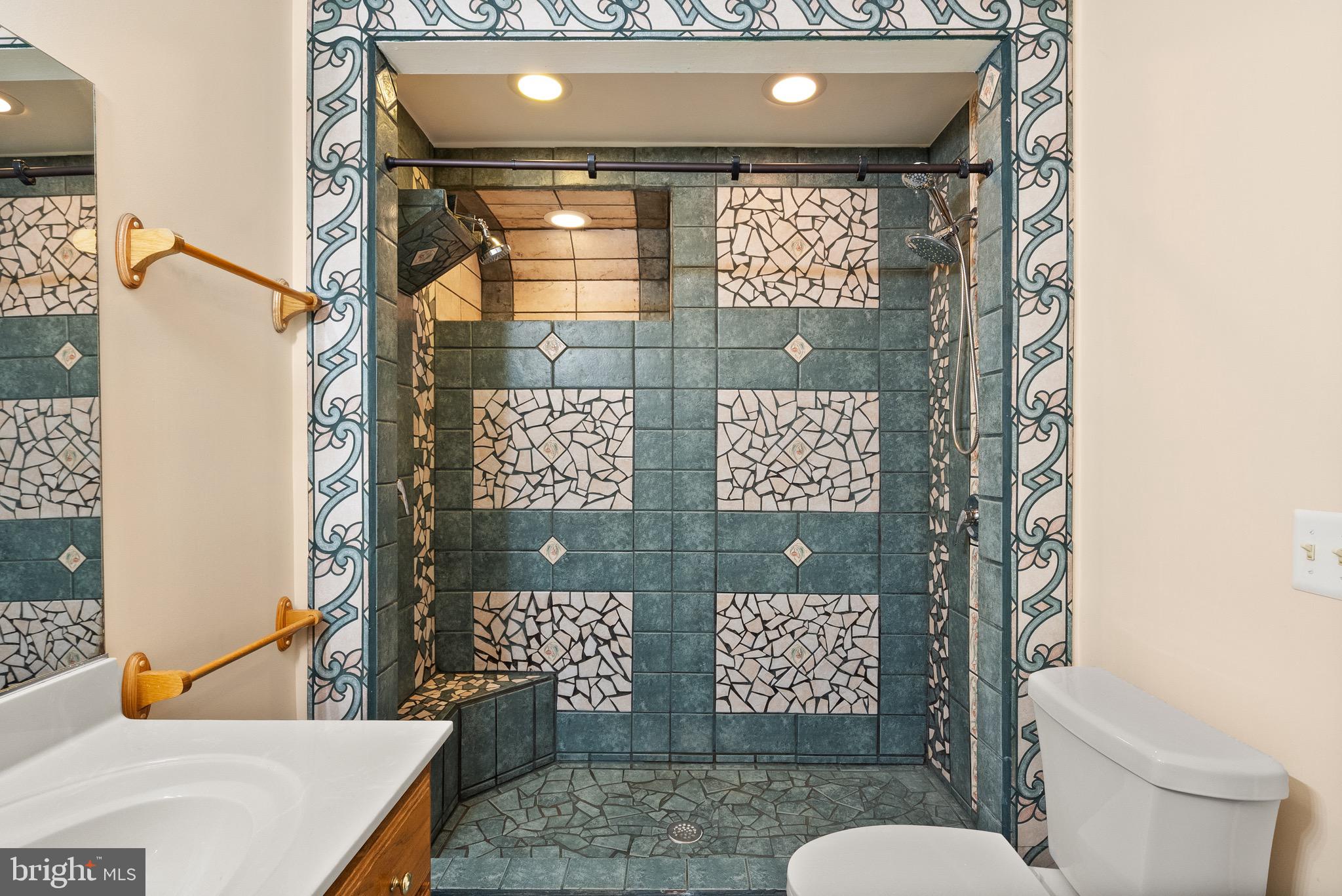 COUNTRY ROADS - Residential