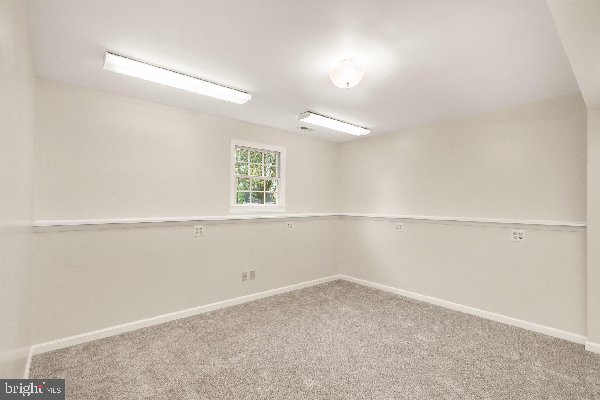 COUNTRY ROADS - Residential