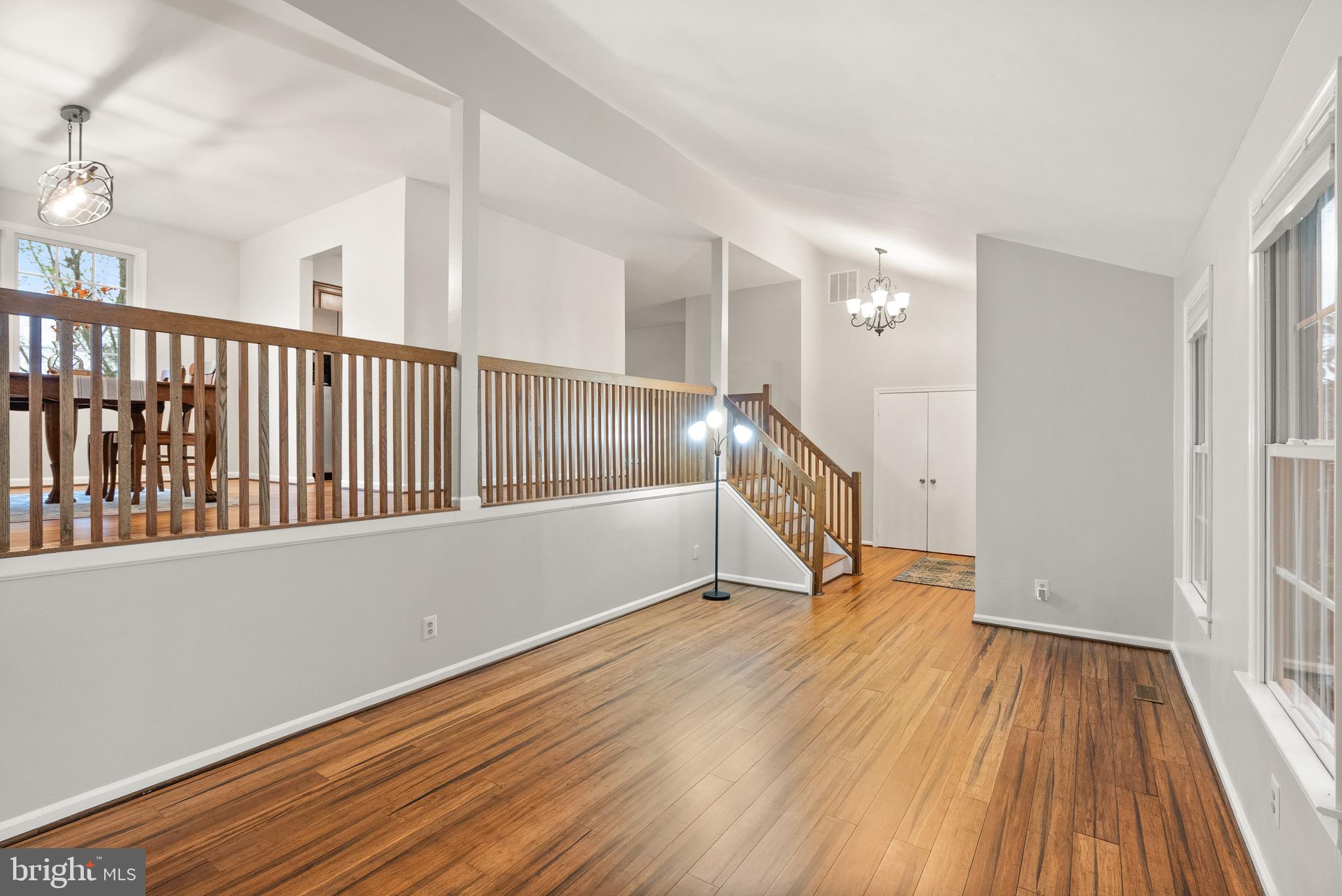 COUNTRY ROADS - Residential